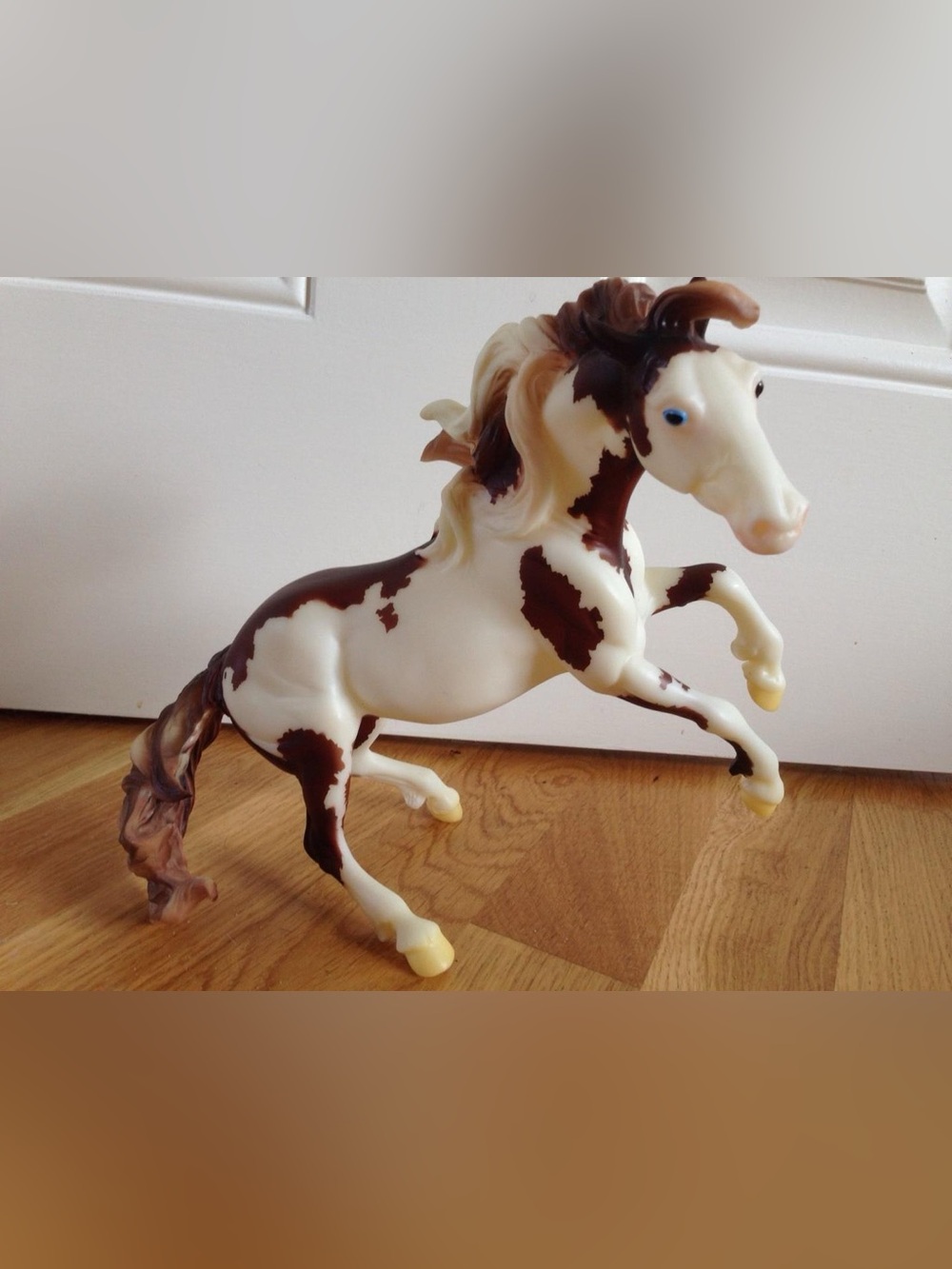Breyer Isadora Cruce Mustang Paint Pinto Rearing Model Horse Figurine 2010